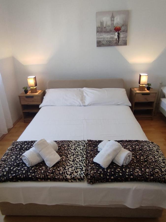 Apartments"Nika" With Private Pool Galovac  Exterior foto