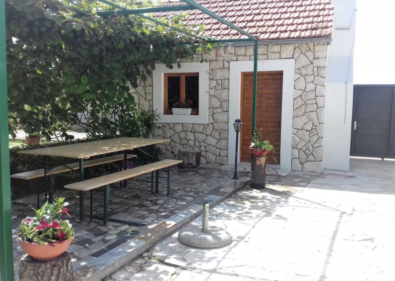 Apartments"Nika" With Private Pool Galovac  Exterior foto