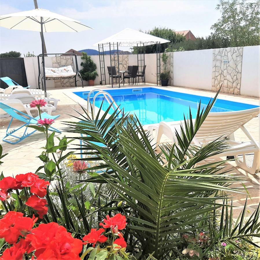 Apartments"Nika" With Private Pool Galovac  Exterior foto