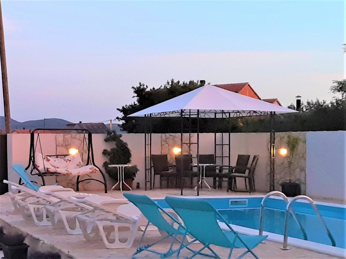 Apartments"Nika" With Private Pool Galovac  Exterior foto